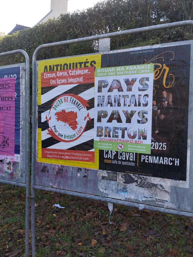 vente d'affiches et de stickers DHF. vente d'affiches et de stickers DHF.