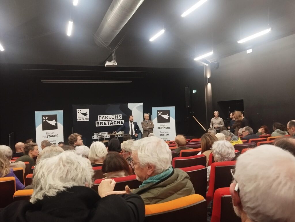 📣 Compte-rendu de l'opération de com' du président de région. 📣 Compte-rendu de l'opération de com' du président de région.