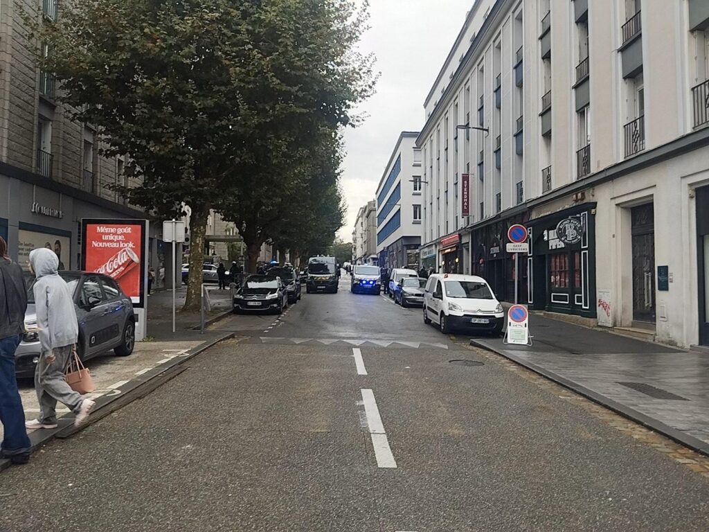 Appel au calme à la france.