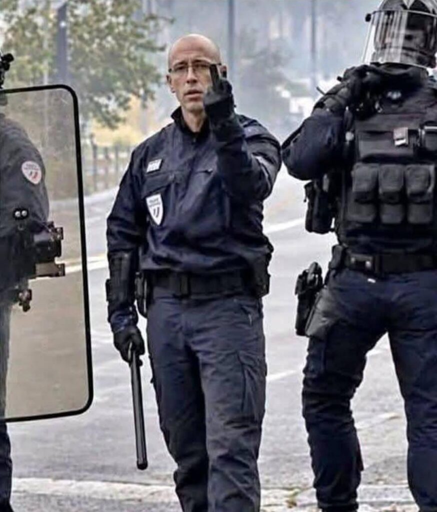Appel au calme à la france.